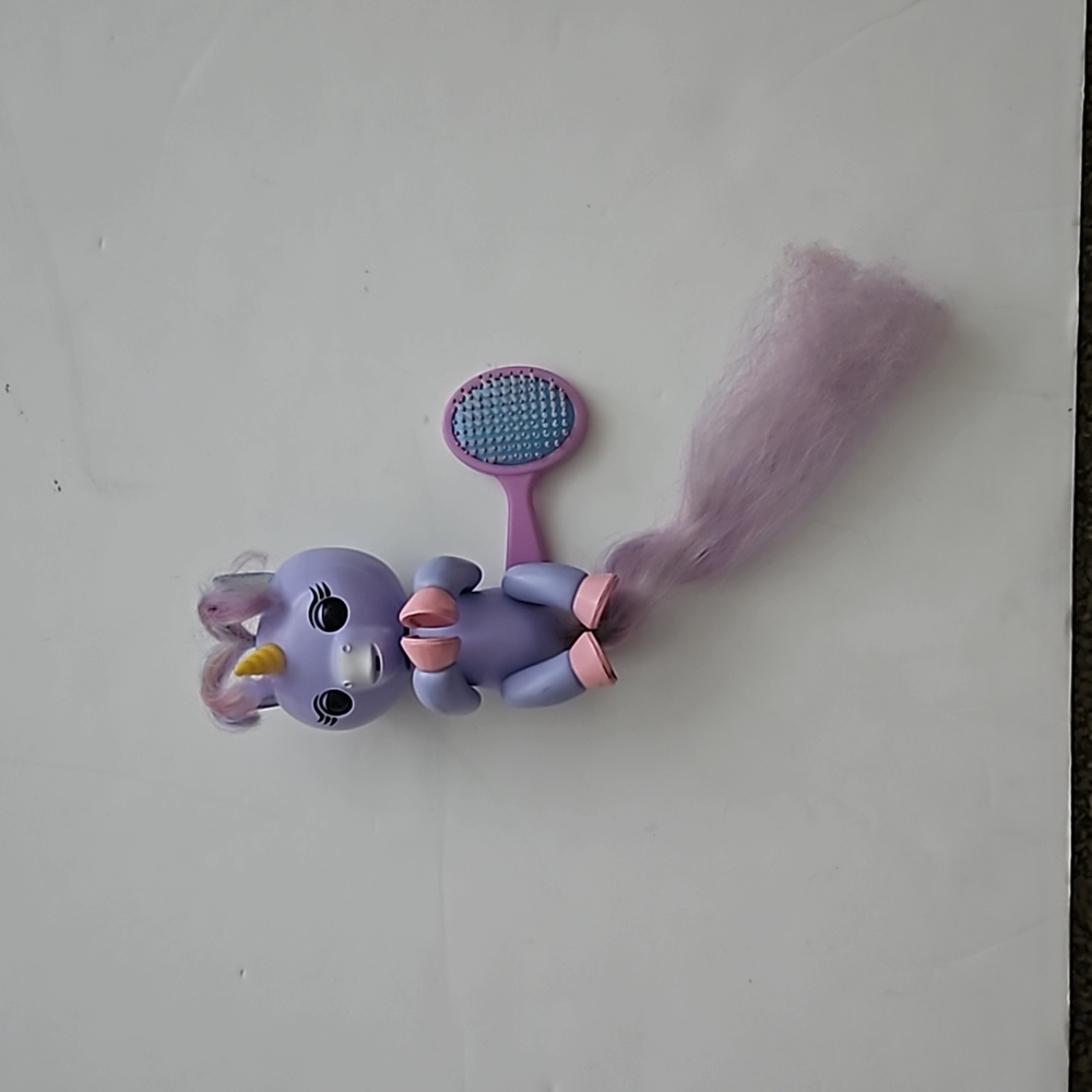 Fingerlings purple unicorn